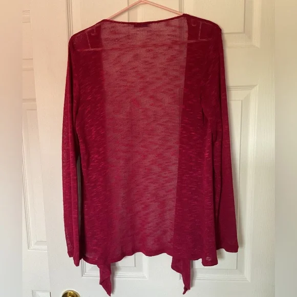 🆕 Ricki’s Raspberry Light Knit Shawl - Picture 5 of 9